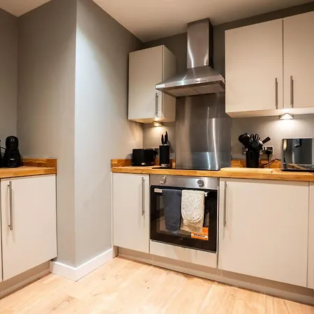 Duplex Penthouse By The River - Sleeps 10 - Modern * 利兹