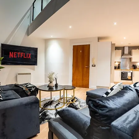 Duplex Penthouse By The River - Sleeps 10 - Modern