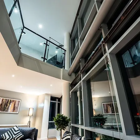 公寓 Duplex Penthouse By The River - Sleeps 10 - Modern *