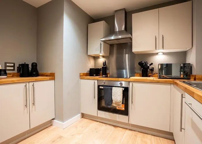 Duplex Penthouse By The River - Sleeps 10 - Modern * 利兹