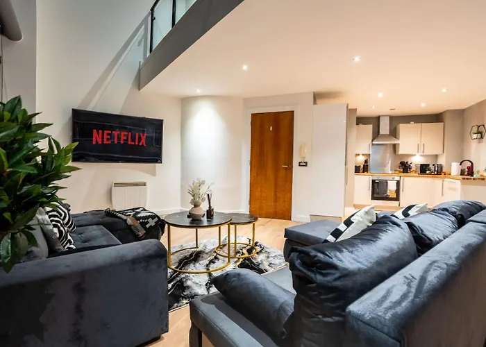 Duplex Penthouse By The River - Sleeps 10 - Modern