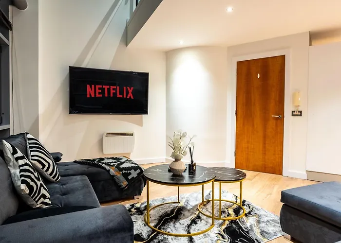 Duplex Penthouse By The River - Sleeps 10 - Modern * 利兹