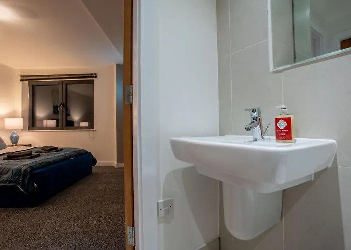 Duplex Penthouse By The River - Sleeps 10 - Modern 公寓 *