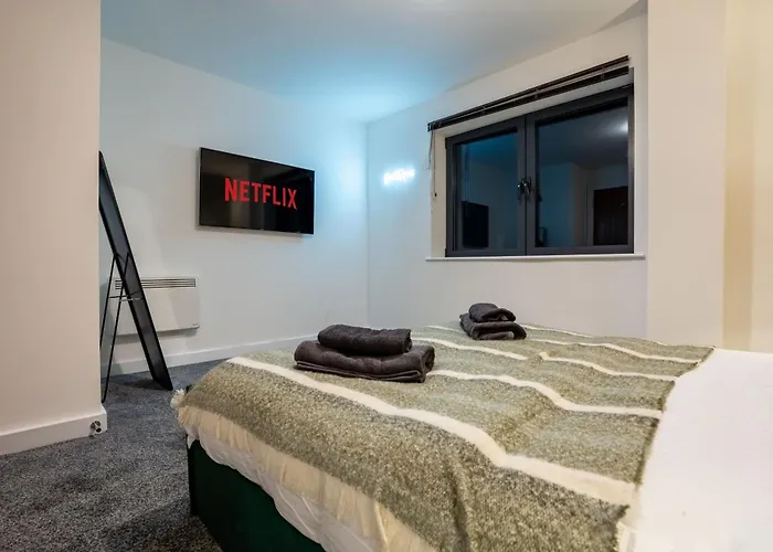 Duplex Penthouse By The River - Sleeps 10 - Modern * 利兹