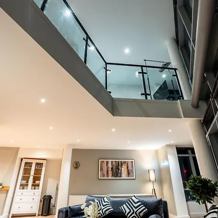 Duplex Penthouse By The River - Sleeps 10 - Modern Appartement