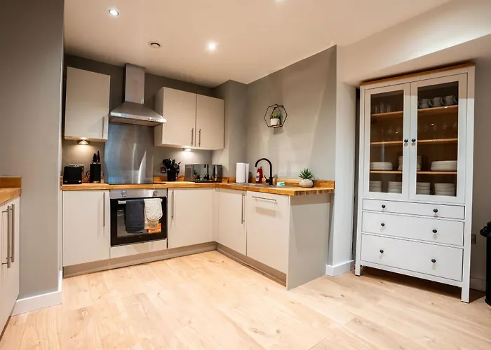 Duplex Penthouse By The River - Sleeps 10 - Modern * Leeds (West Yorkshire)