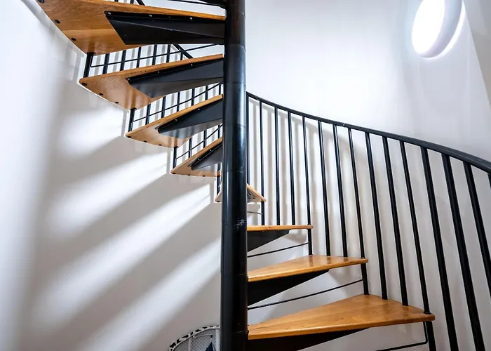 Duplex Penthouse By The River - Sleeps 10 - Modern * Leeds (West Yorkshire)