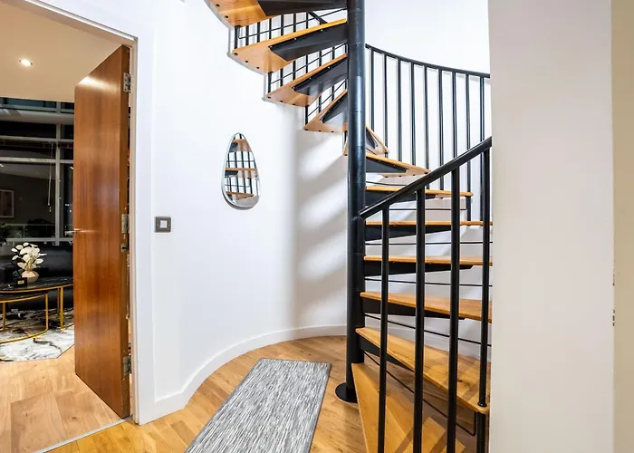 Duplex Penthouse By The River - Sleeps 10 - Modern Appartement *