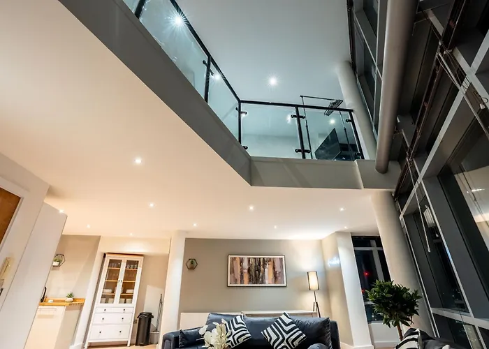 Duplex Penthouse By The River - Sleeps 10 - Modern Appartement