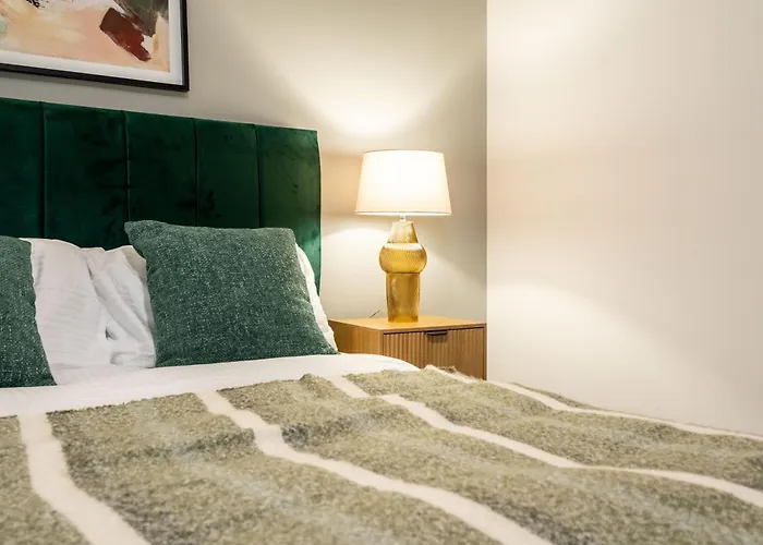 Duplex Penthouse By The River - Sleeps 10 - Modern