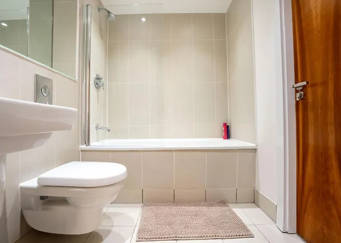 Duplex Penthouse By The River - Sleeps 10 - Modern Leeds (West Yorkshire)